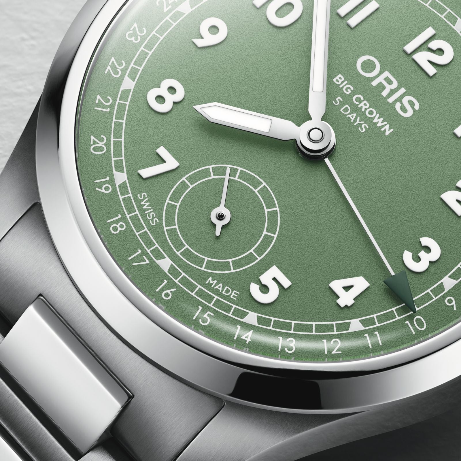 Big Crown Pointer Date Calibre 403