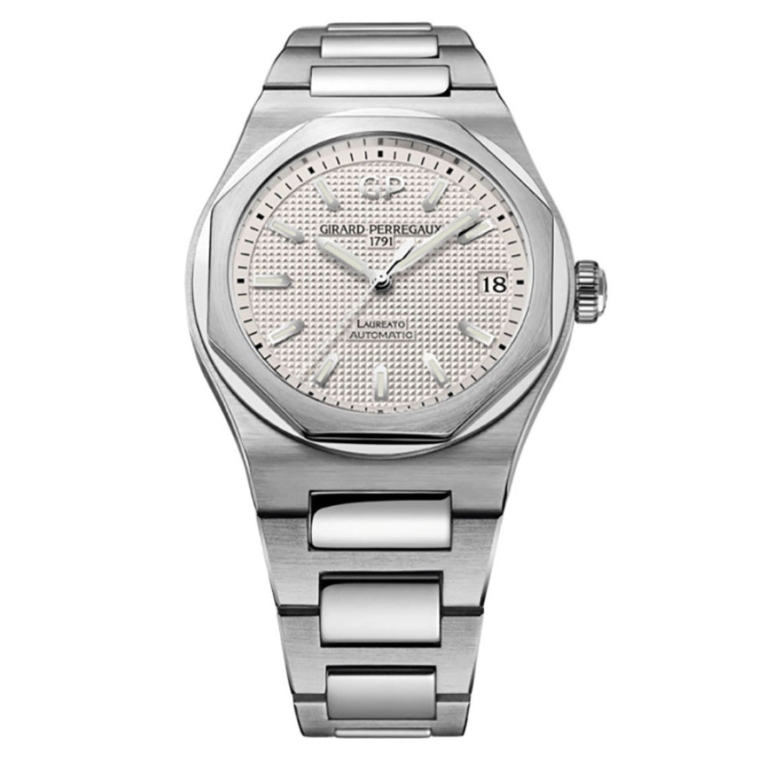 Girard-Perregaux Laureato 42MM 81010-11-131-11A