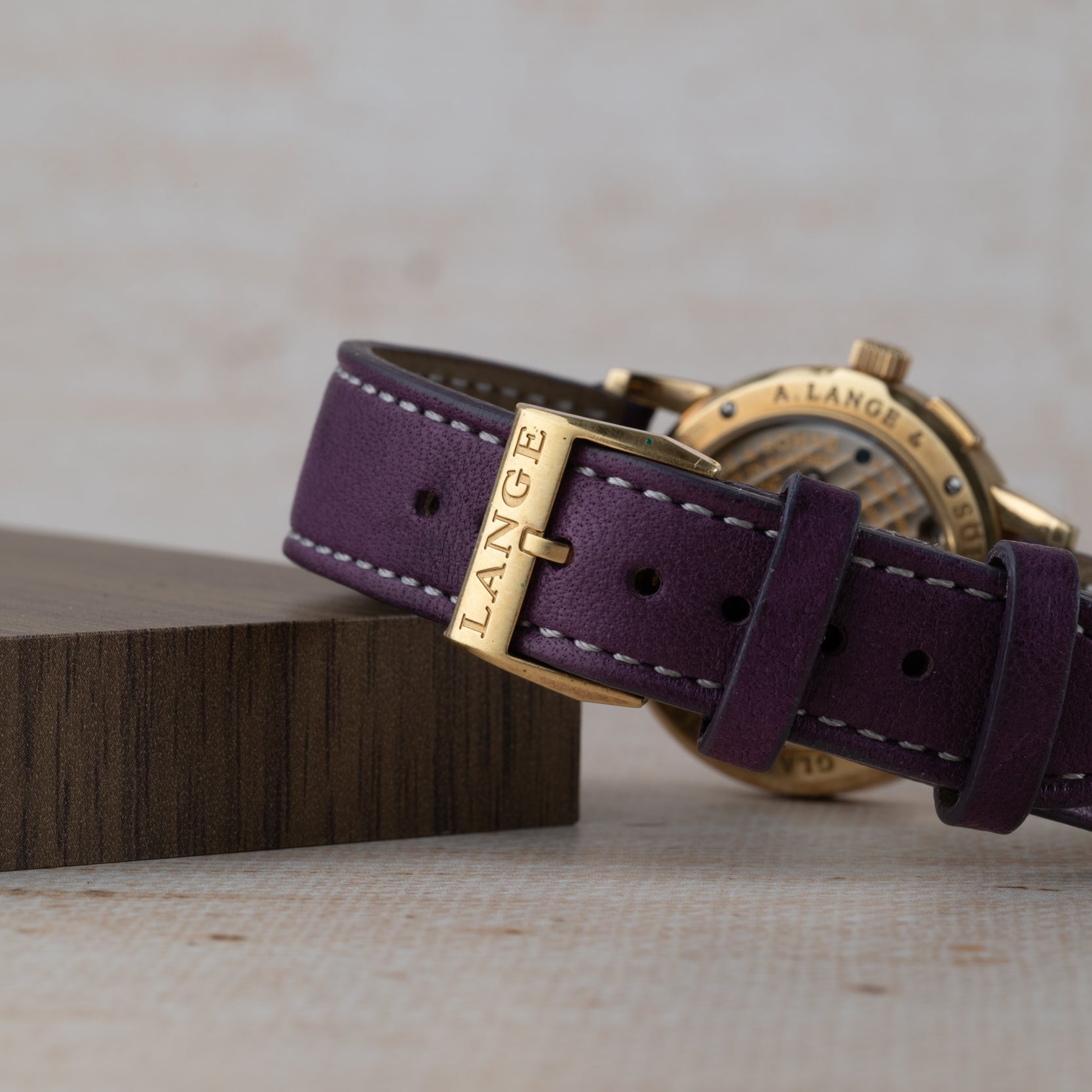 Saxonia Outsize Date