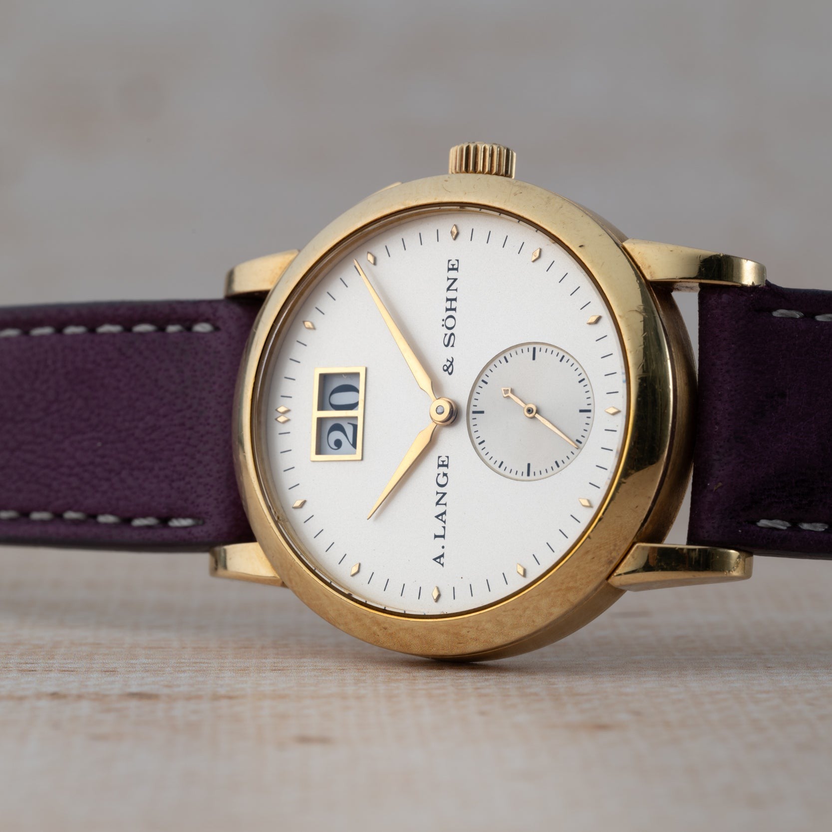Saxonia Outsize Date