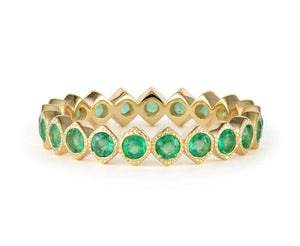 14KYG EMERALD BEZEL SET ETERNITY BAND SIZE 7