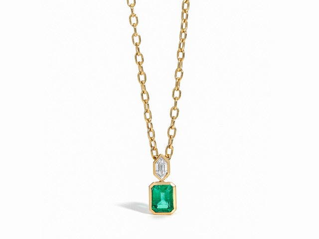 18KYG EMERALD & DIAMOND PENDANT