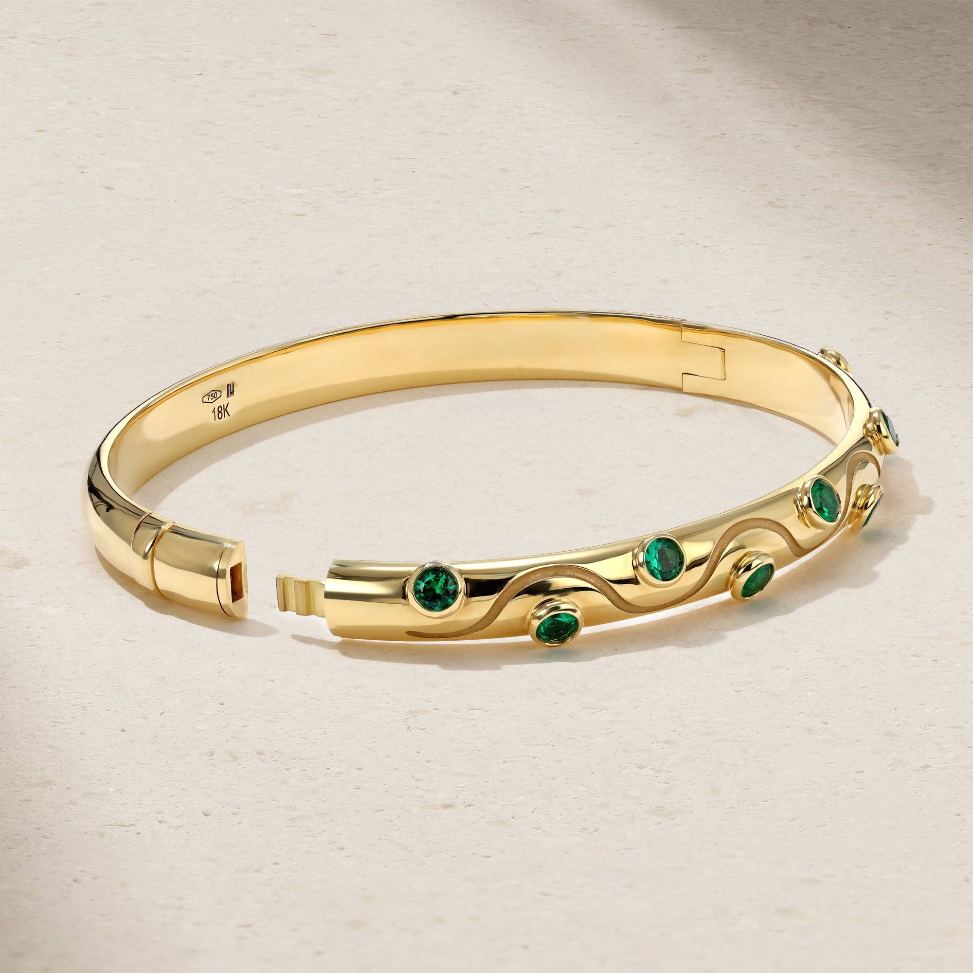 Riva Crest Emerald Bangle