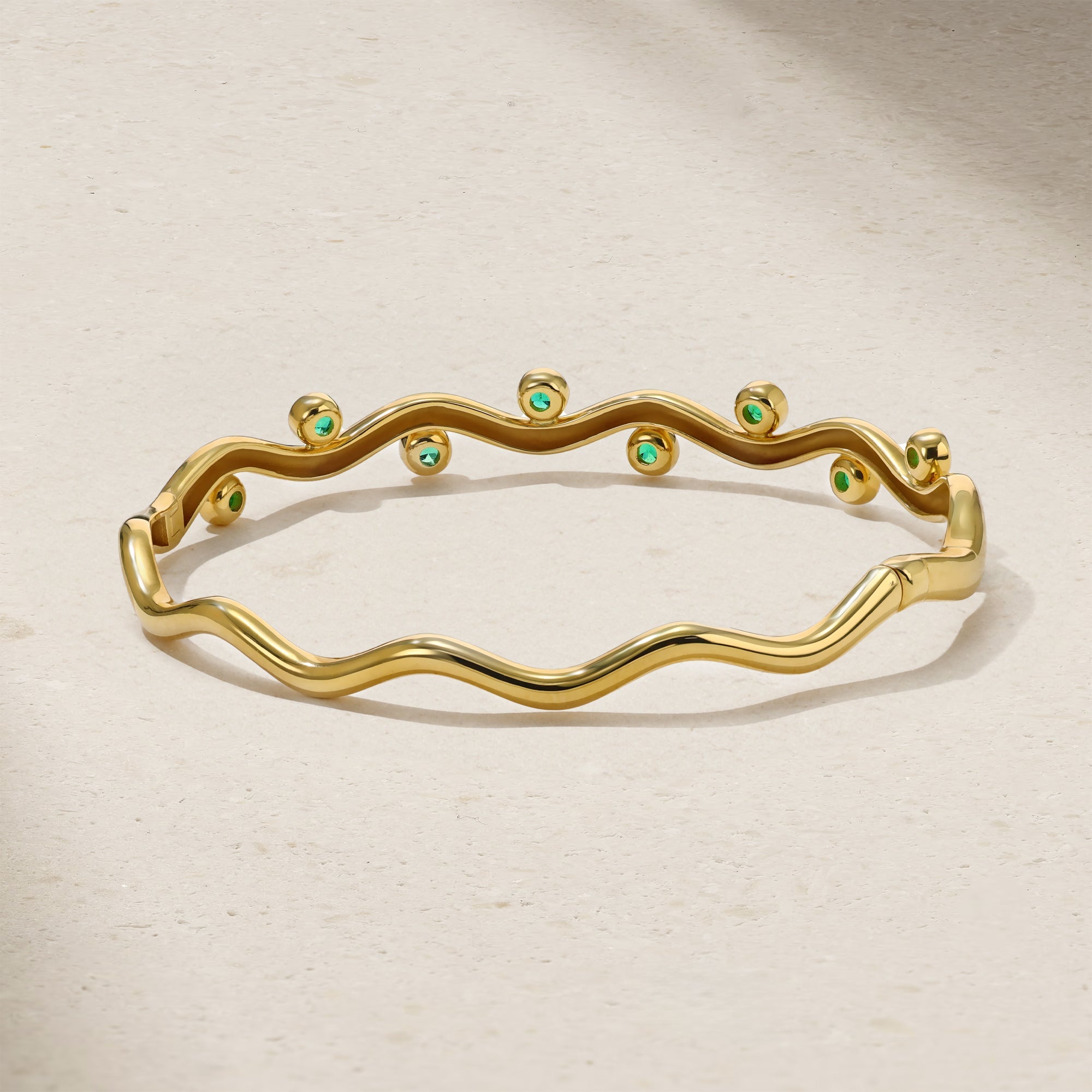 Riva Wavy Emerald Bangle