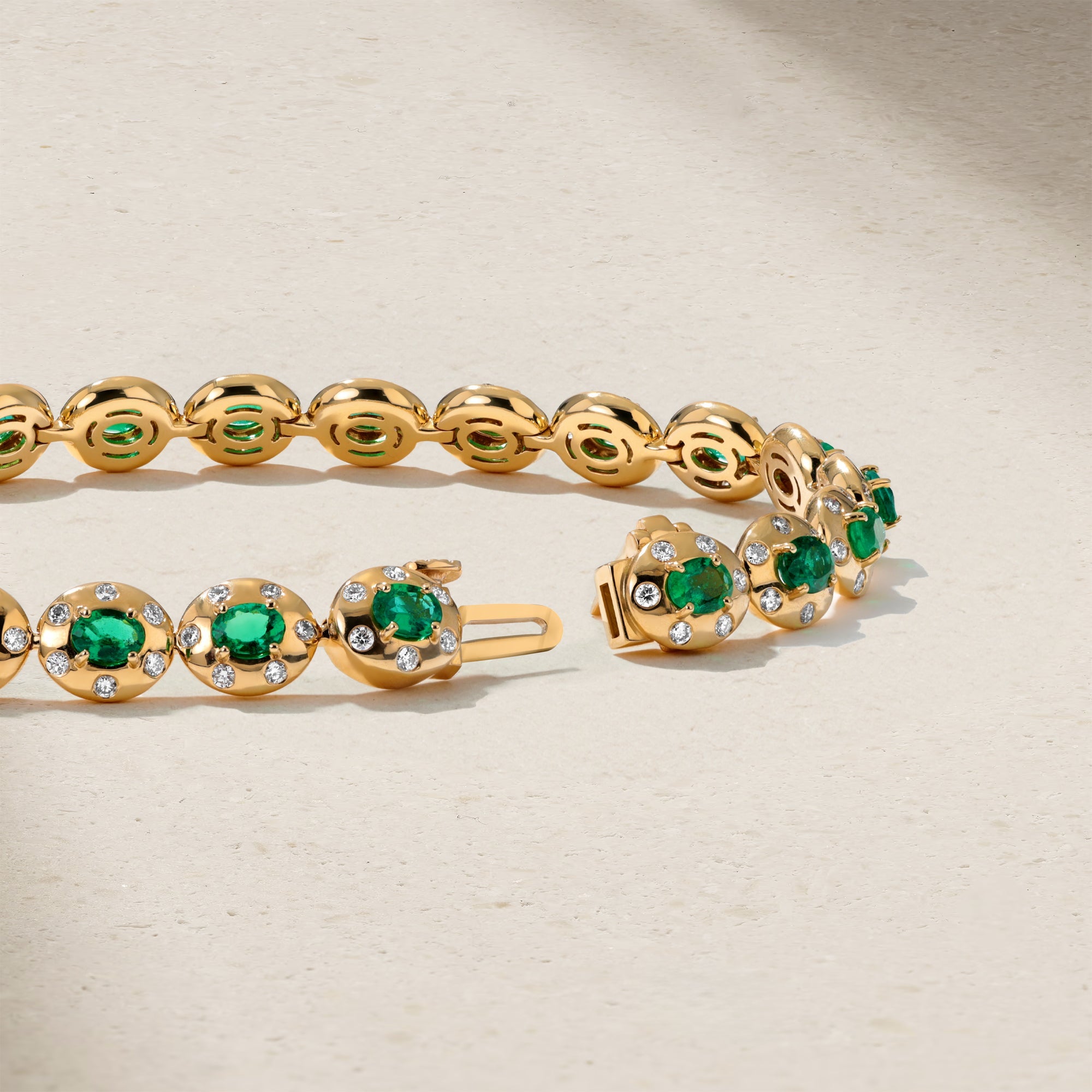 Aurum Oval Emerald Bracelet