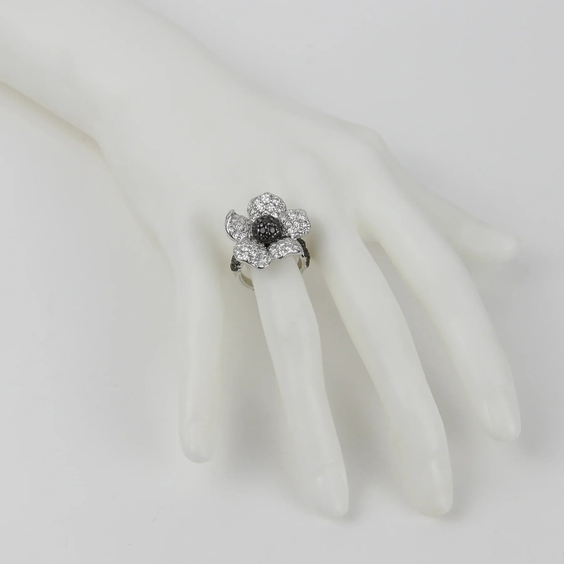 De Grisogono 18K White Gold Flower Diamond Lady's Ring