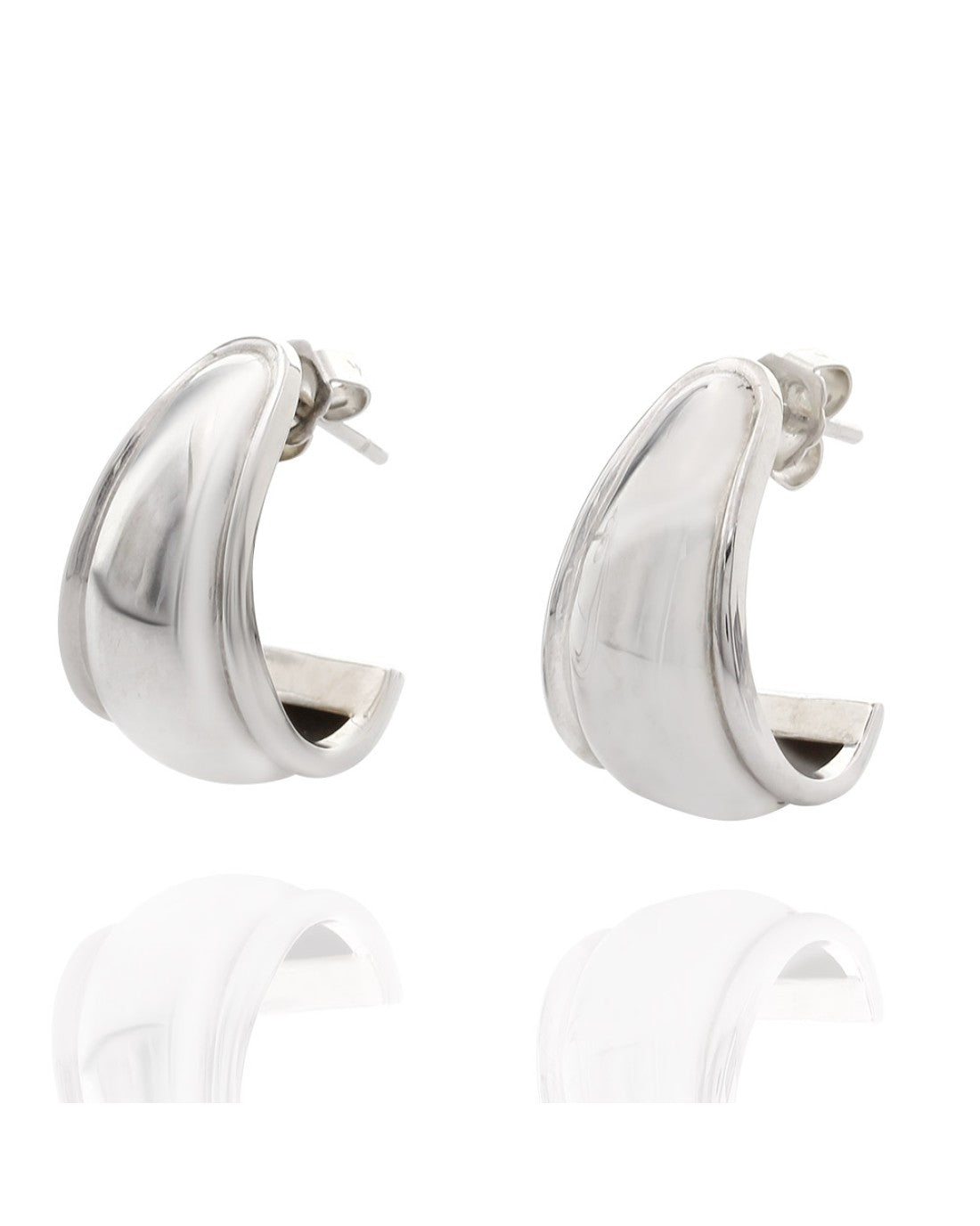 Fluted Tapered Earrings in White Gold