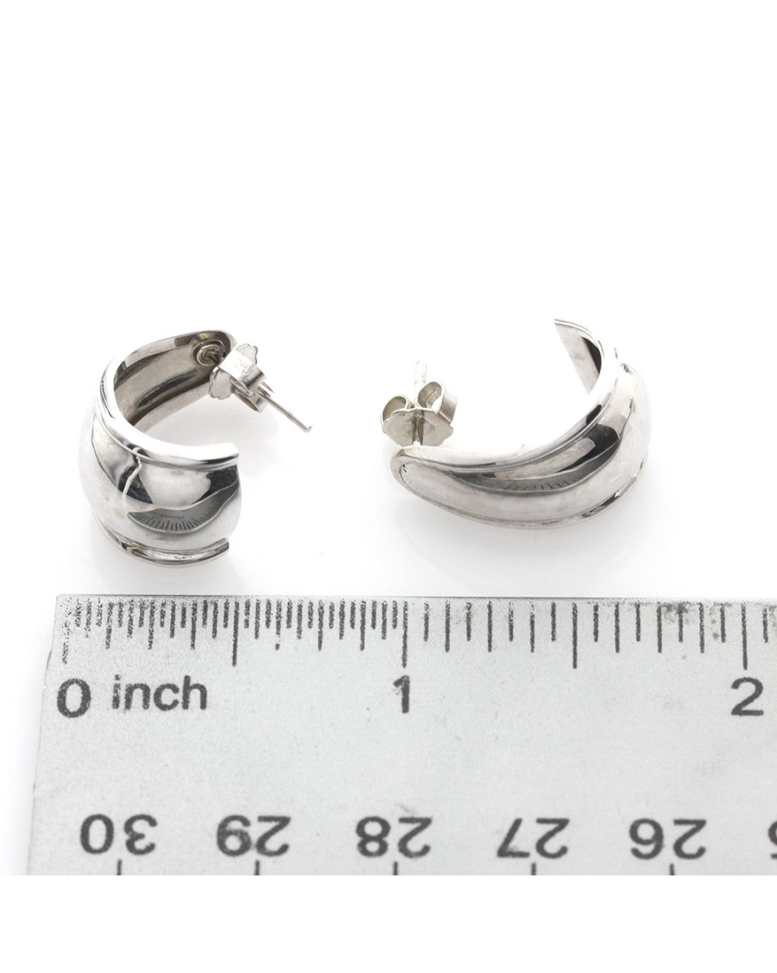 Fluted Tapered Earrings in White Gold