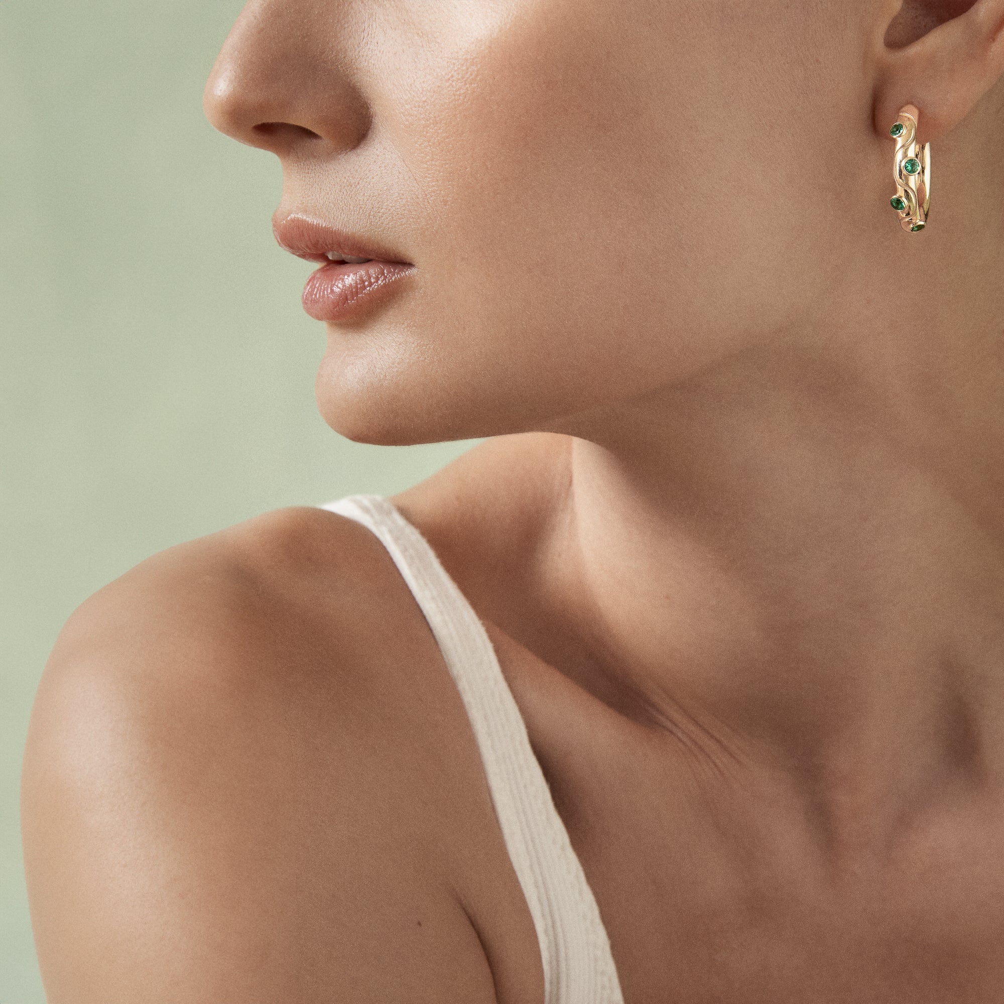 Riva Crest Emerald Hoop Earrings
