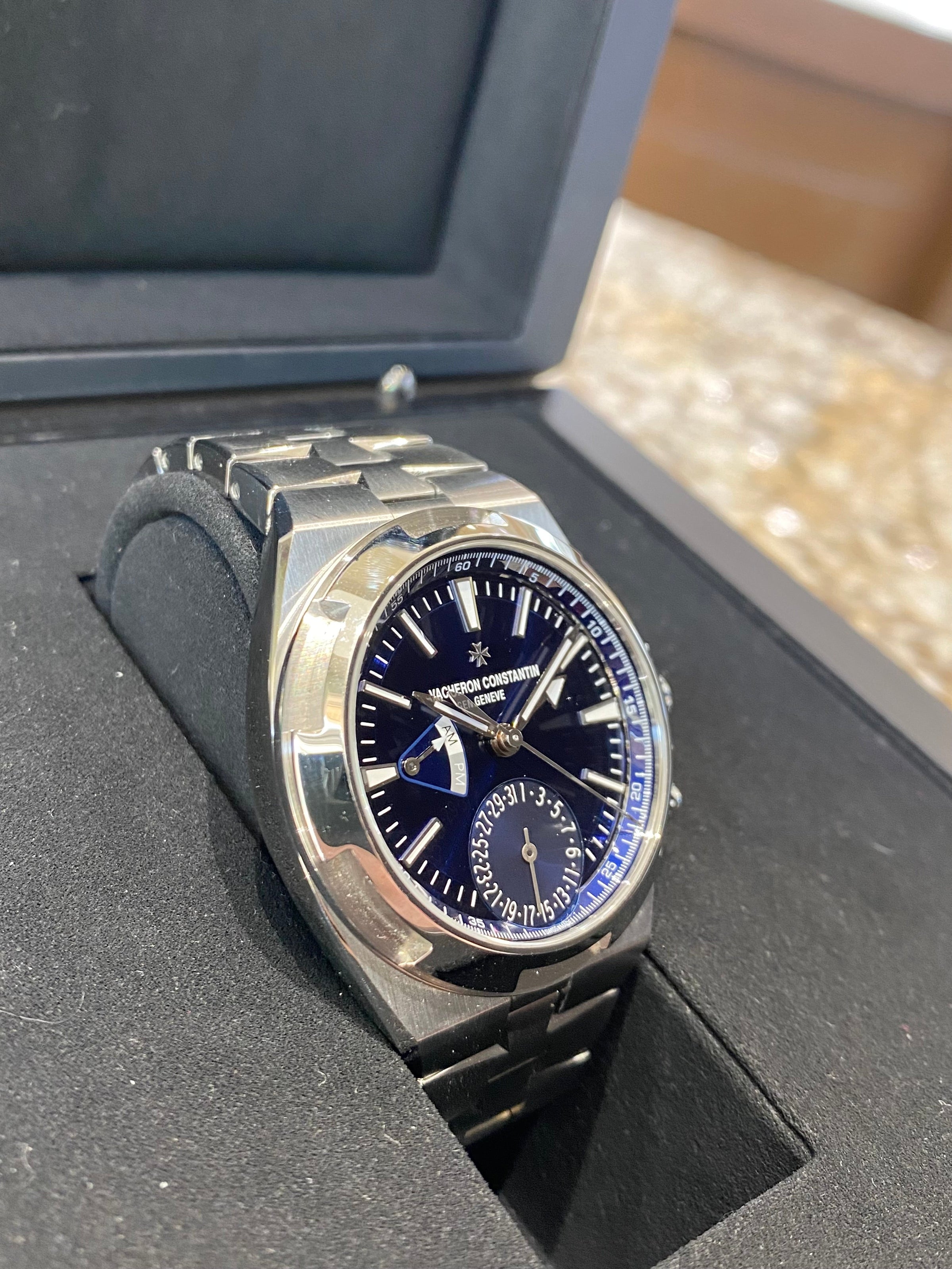 2023 Vacheron Constantin Overseas Dual Time 7900V