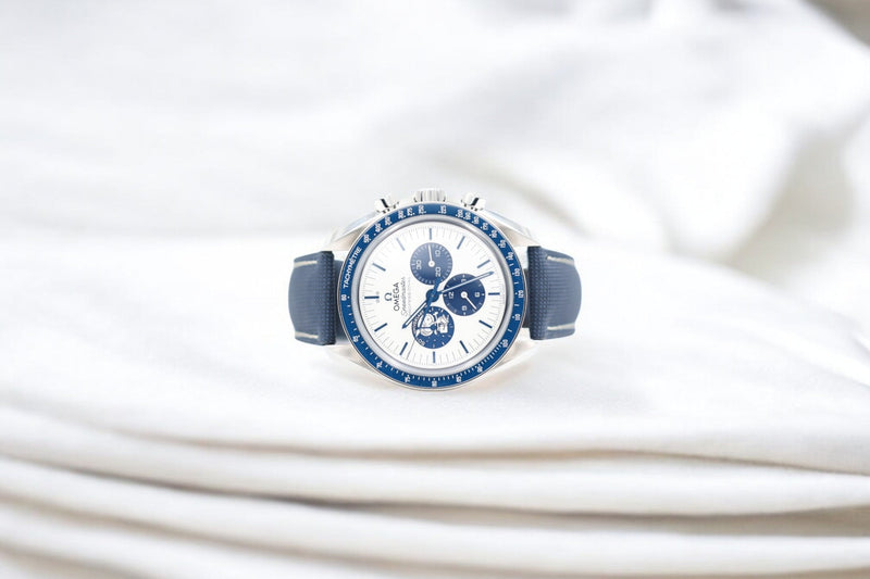 Omega - Speedmaster Silver Snoopy Award 50th Anniversary -310.32.42.50.02.001 - 2021