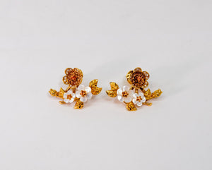 Carrera Y Carrera Cerezo 3 Flower 18K Yellow Gold Mother of Pearl and Diamonds Earring
