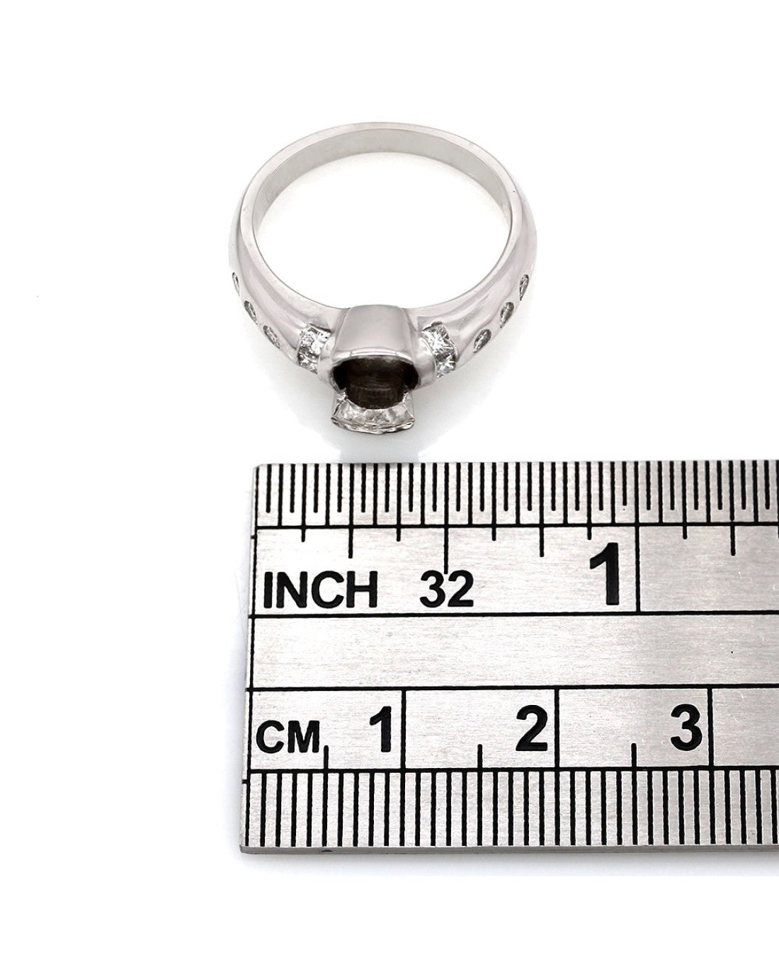 Flush Set Diamond Mounting in Gold