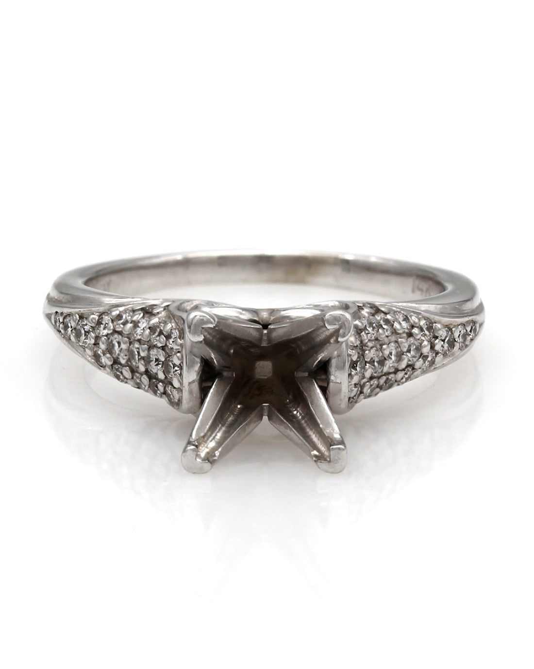 Pave Diamond Mounting in Gold