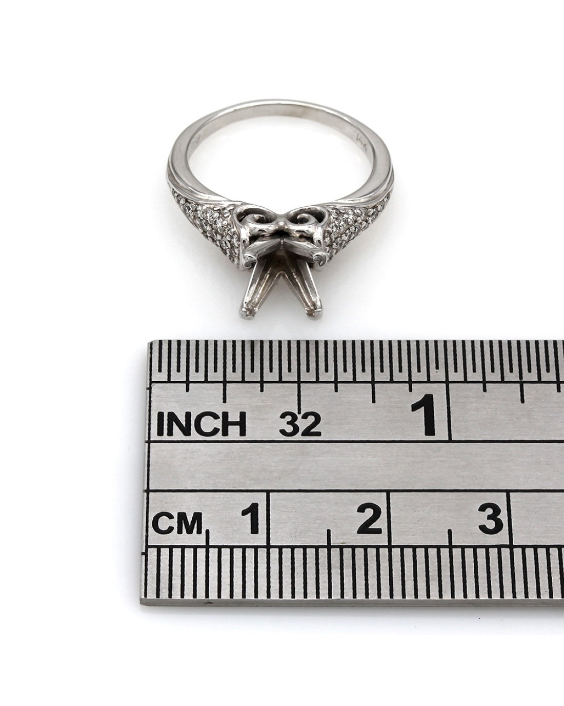Pave Diamond Mounting in Gold