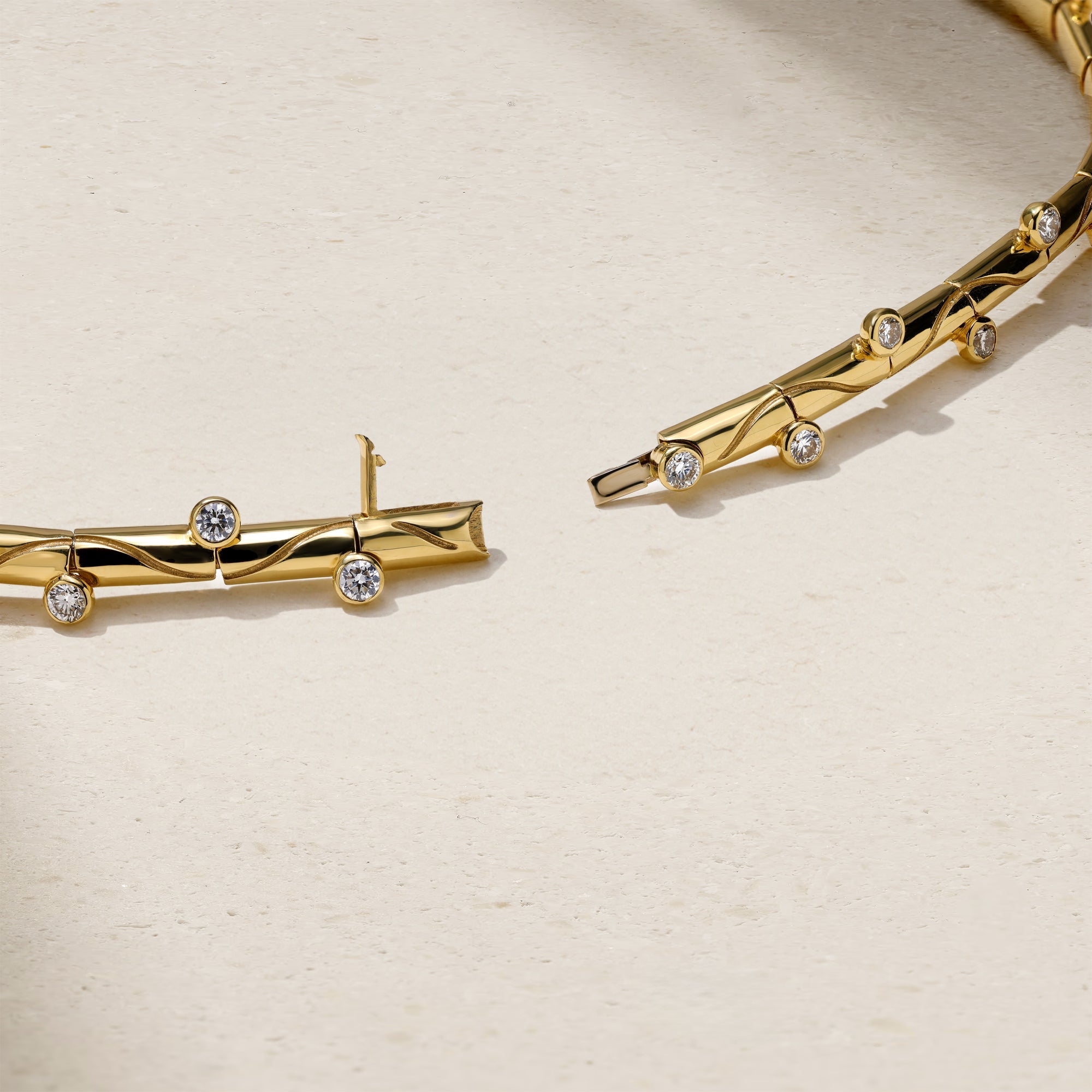 Riva Crest Diamond Collar