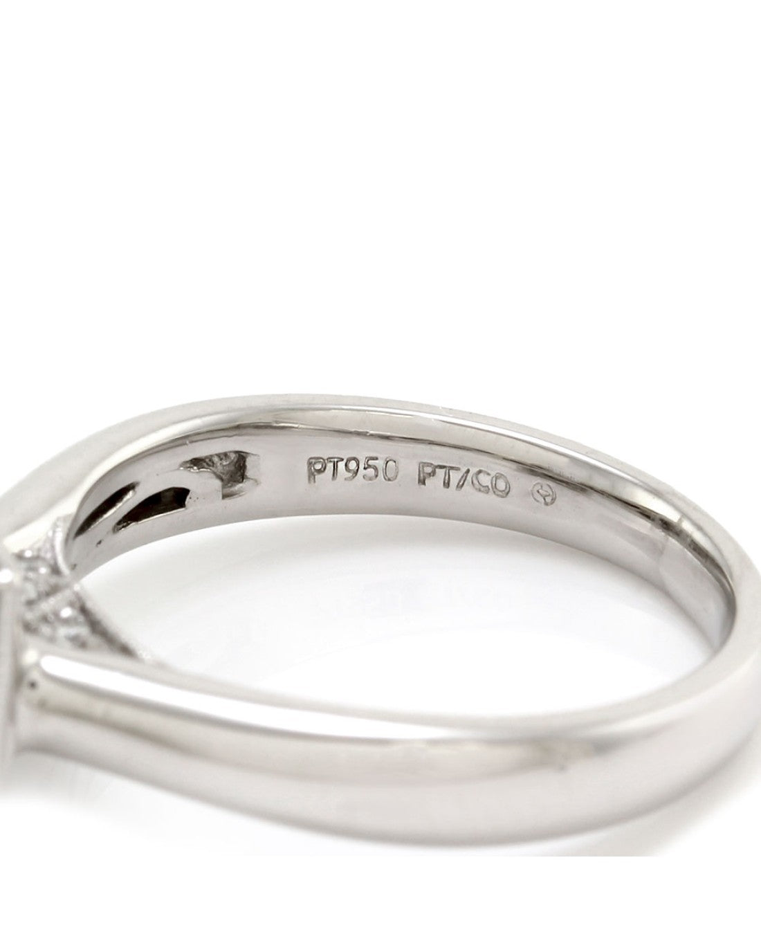 1.00ct VVS2, J GIA Certified Princess Cut Diamond Engagement Ring in Platinum