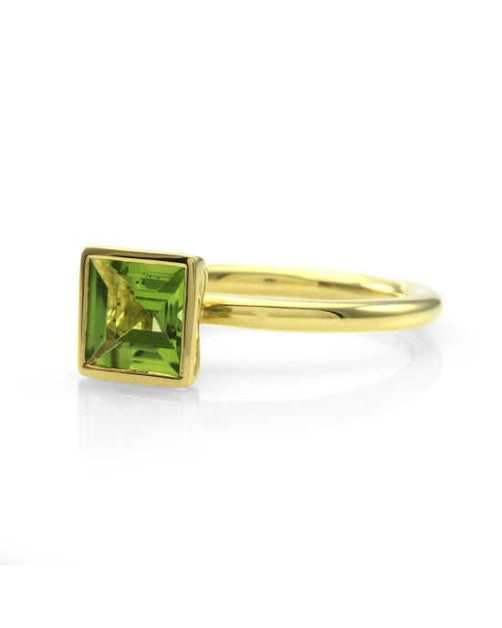 Peridot Solitaire Stackable Ring in Gold
