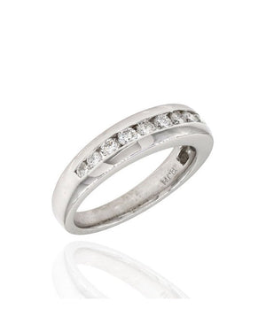 Single Row Diamond Ring in Platinum