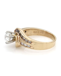 Round Diamond Engagement Ring in Gold
