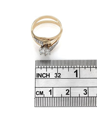 Round Diamond Engagement Ring in Gold
