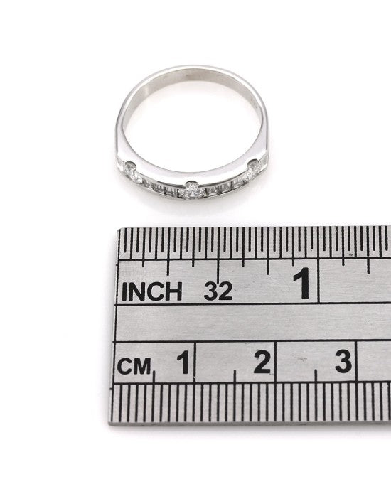 Single Row Diamond Ring in Gold