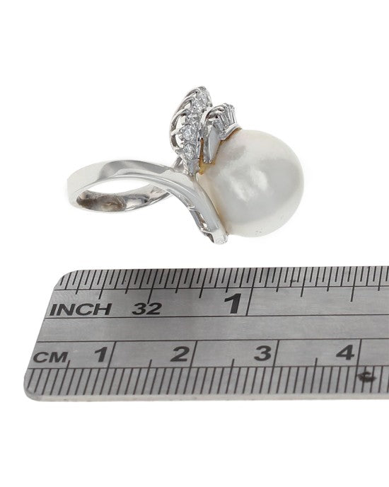 Mabe Pearl and Diamond Fashion Ring