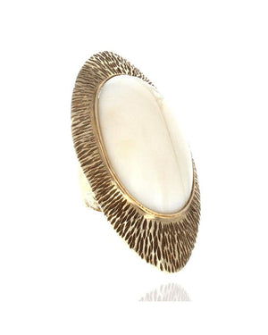 Carved Oval Shell Ring in Yellow Gold