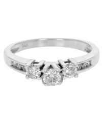 Round Diamond Engagement Ring in White Gold