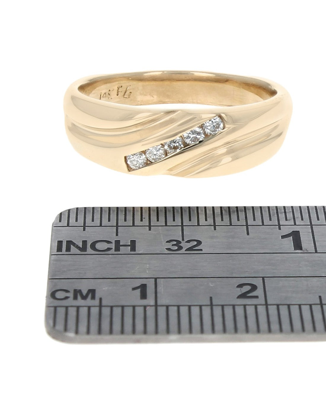 Gentlemen's Diamond Fluted Accent Tapered Band in Yellow Gold