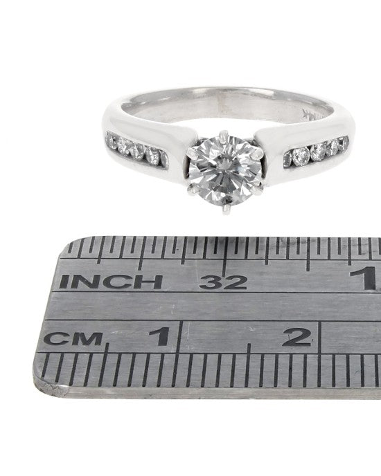Round Diamond Engagement Ring in White Gold