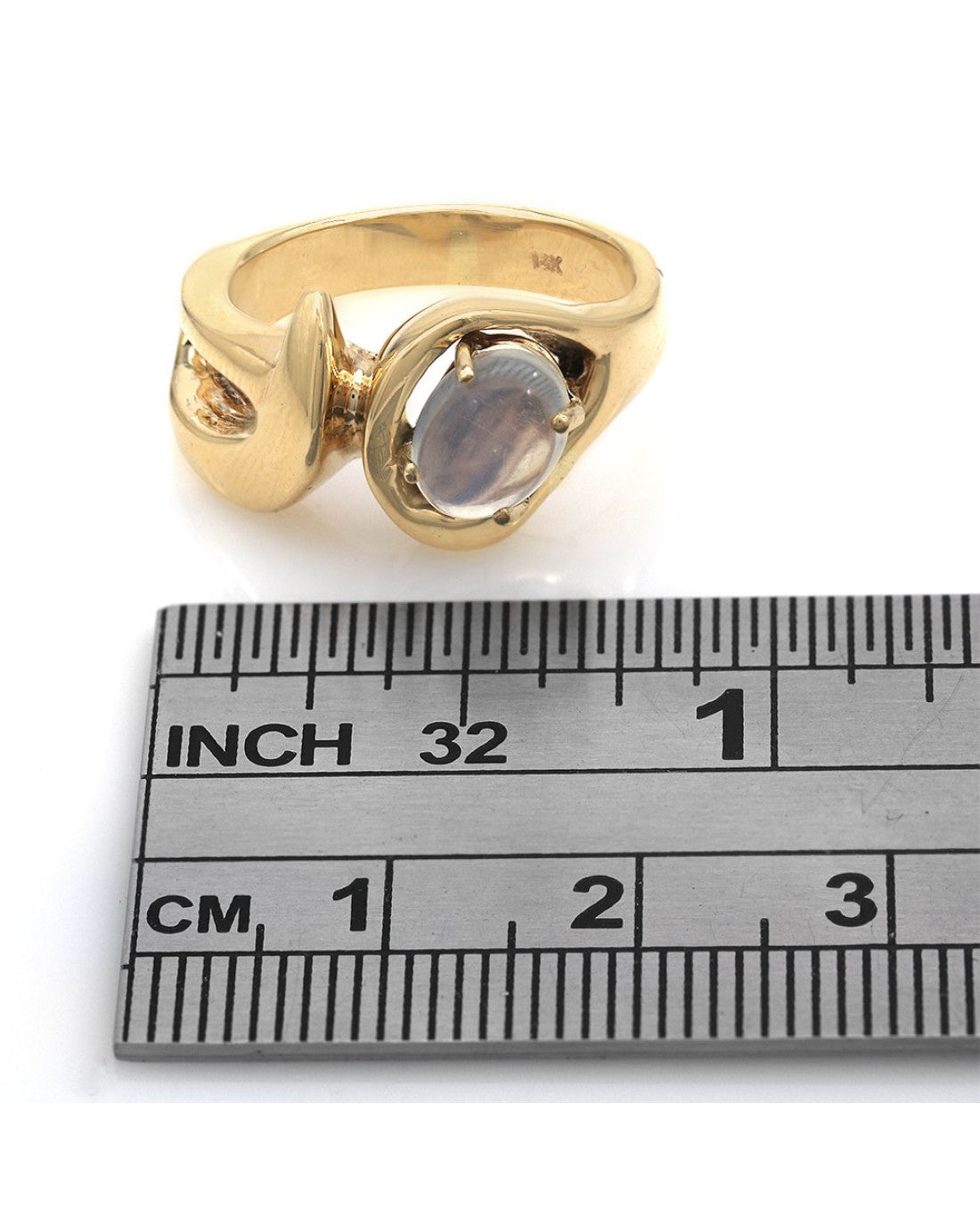 Moonstone Solitaire Fashion Ring in Yellow Gold