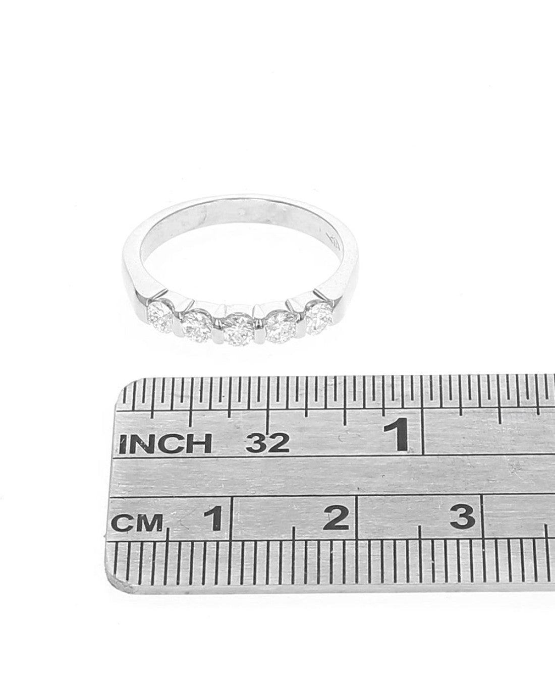 Round Diamond Ring in White Gold