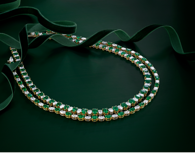 Alternating Oval-cut Diamonds and Green Emeralds Necklace