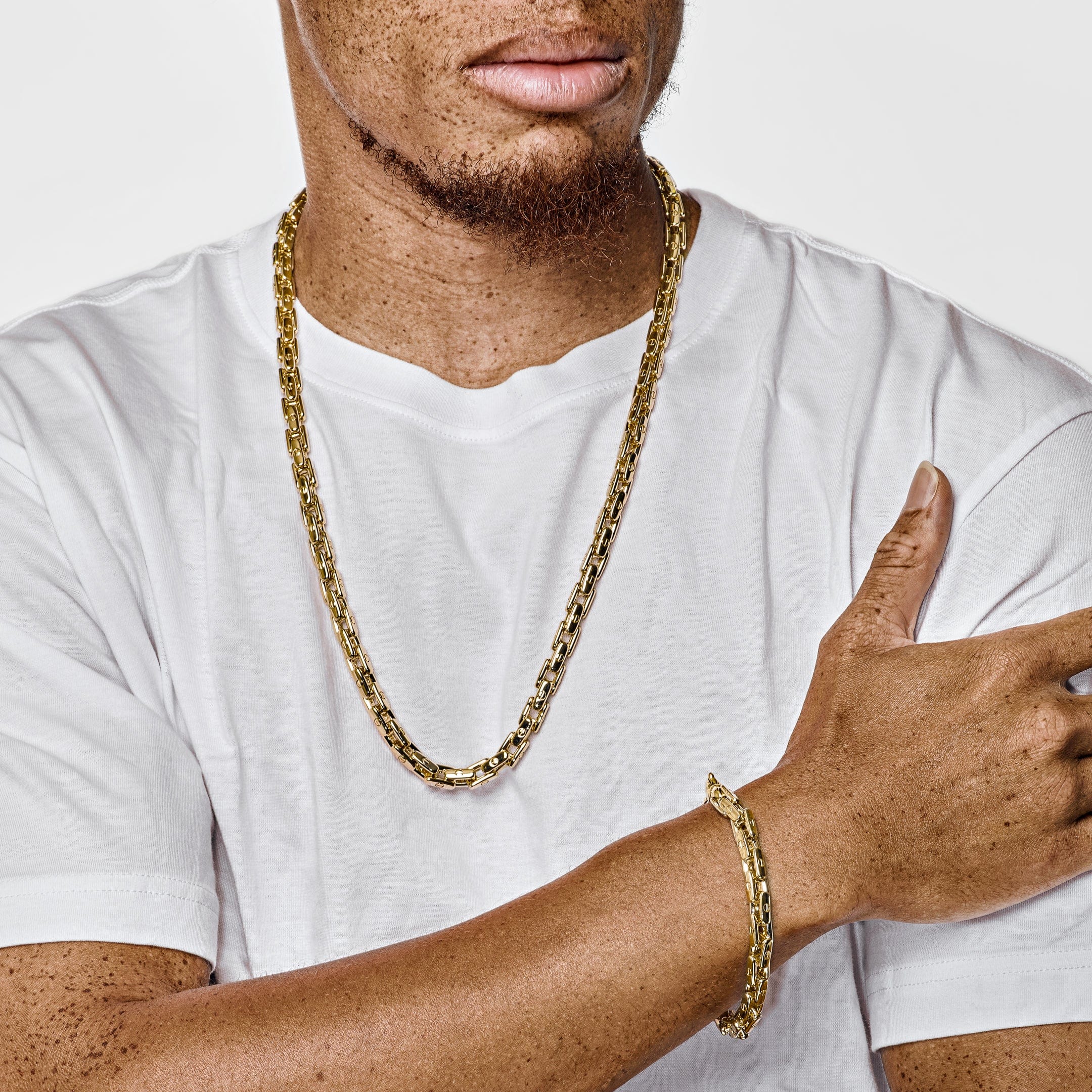 Men's Bold Anchor Chain Necklace in Yellow Gold