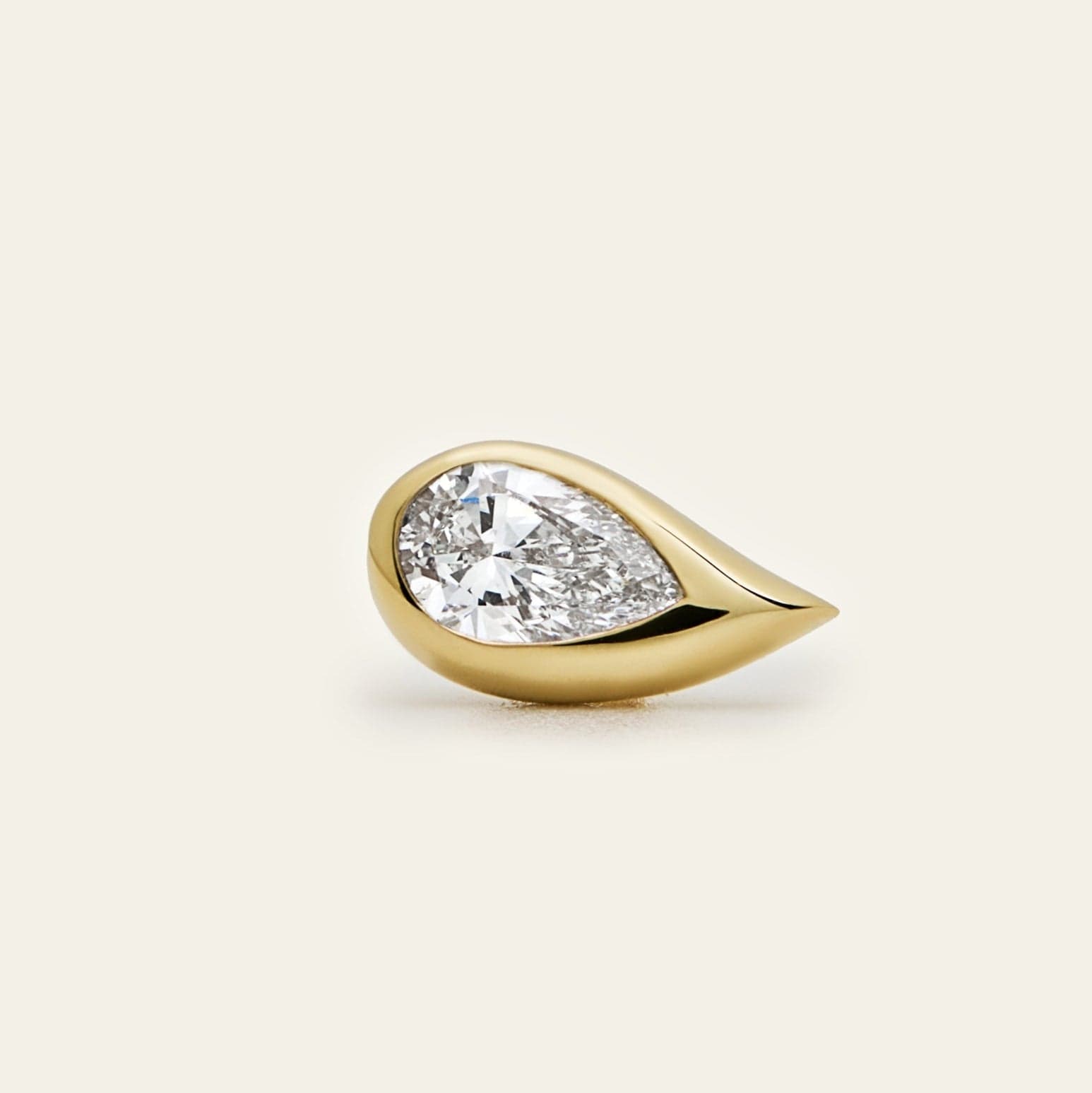 Mika Earring in Yellow Gold with Pear Diamonds