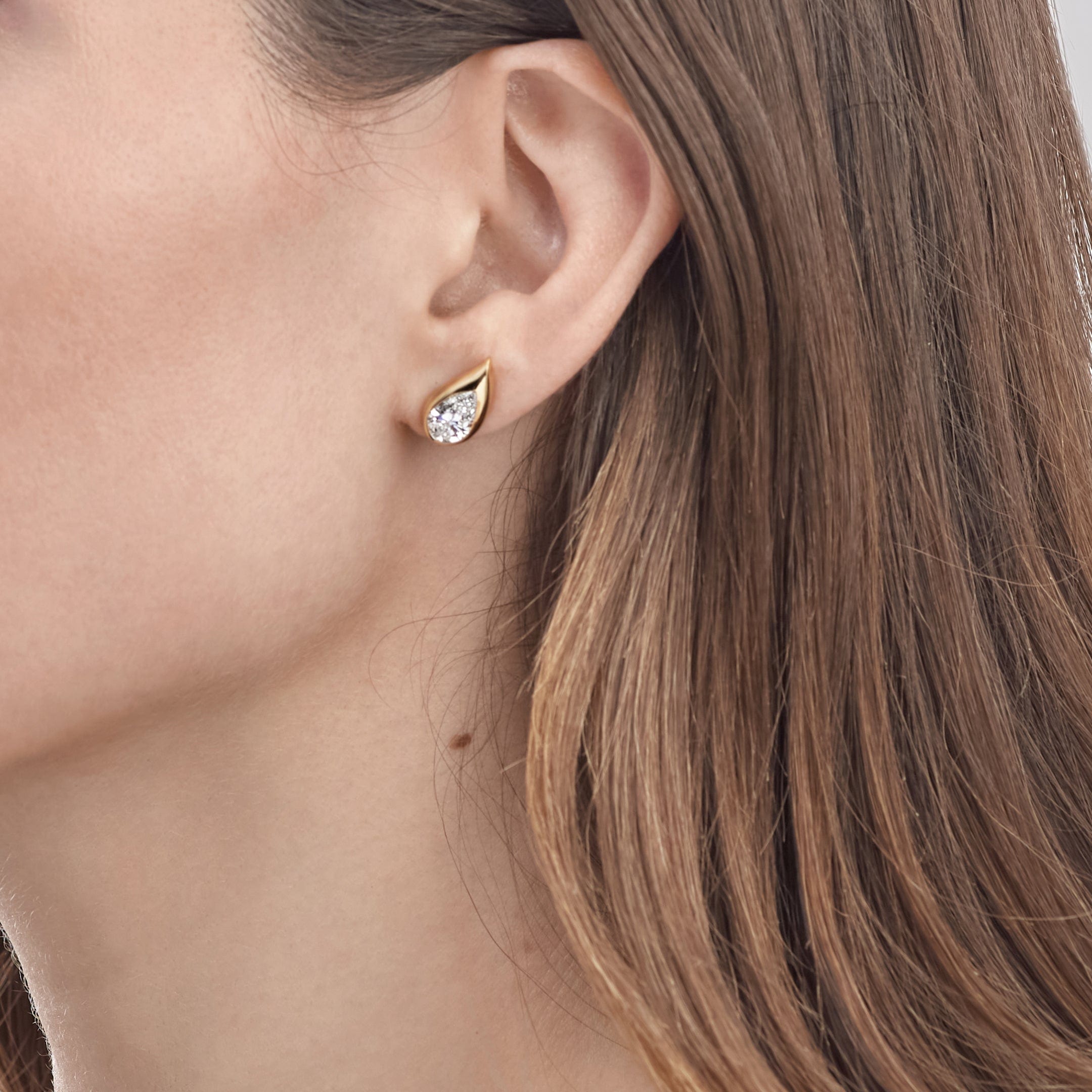 Mika Earring in Yellow Gold with Pear Diamonds
