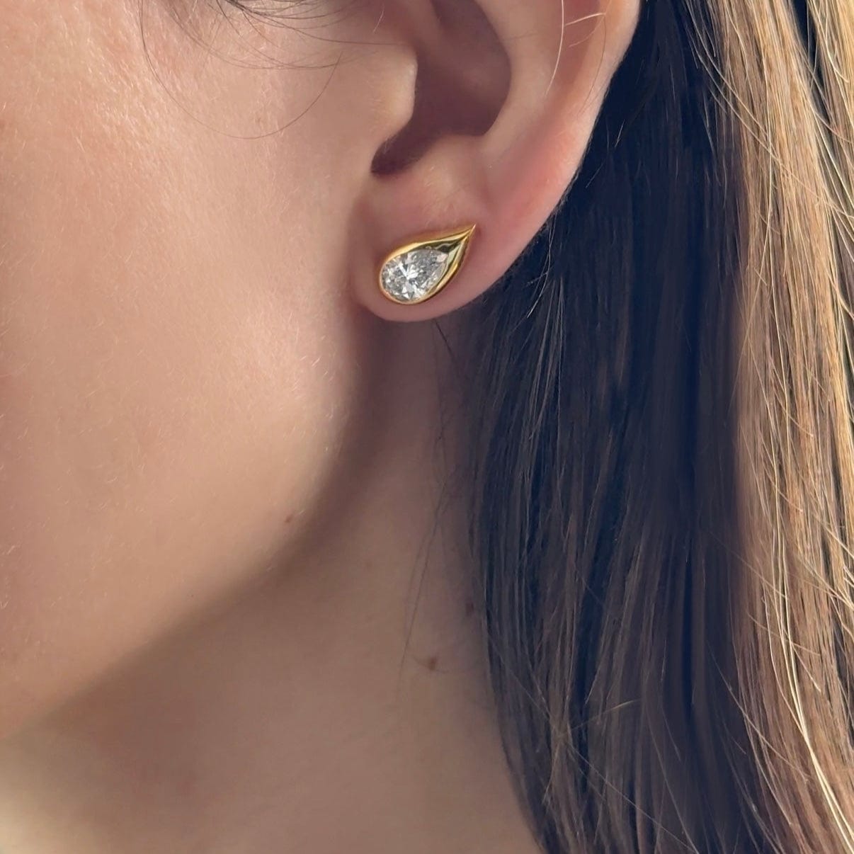 Mika Earring in Yellow Gold with Pear Diamonds