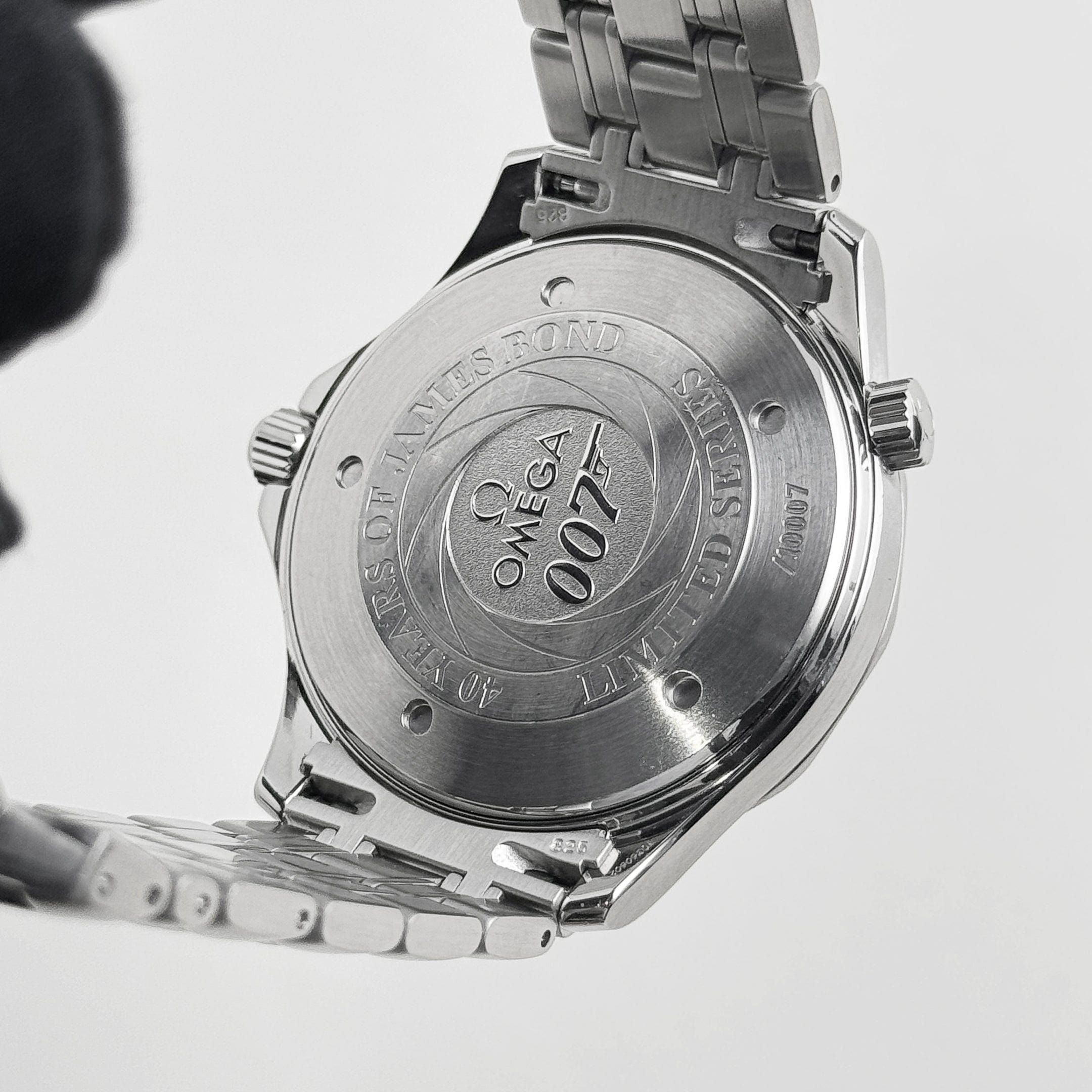Omega Seamaster 2537.80.00 Chronometer James Bond 40th Anniversary Stainless Steel Blue Dial Limited Edition