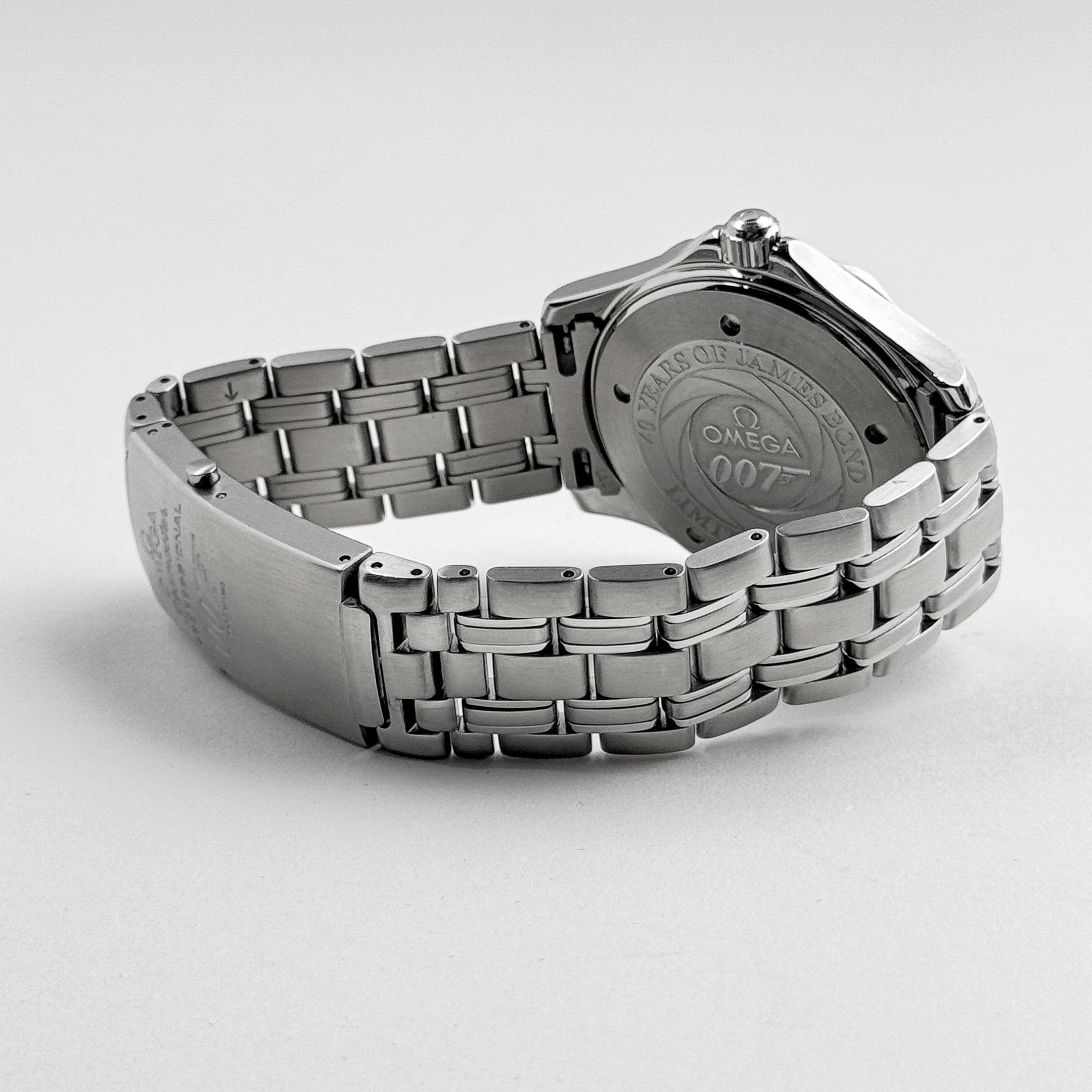Omega Seamaster 2537.80.00 Chronometer James Bond 40th Anniversary Stainless Steel Blue Dial Limited Edition