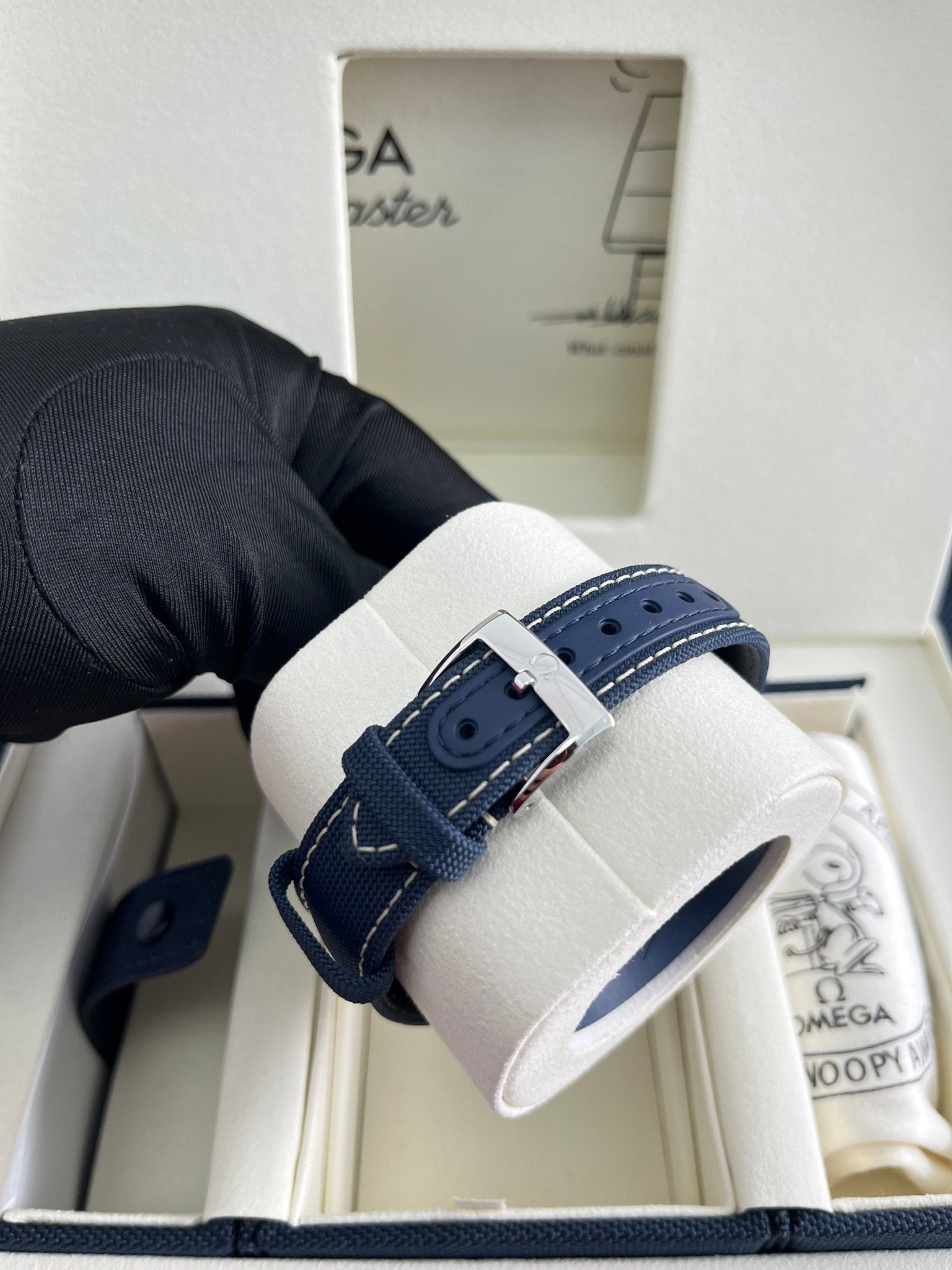 Omega Speedmaster 'Silver Snoopy Award' 310.32.42.50.02.001