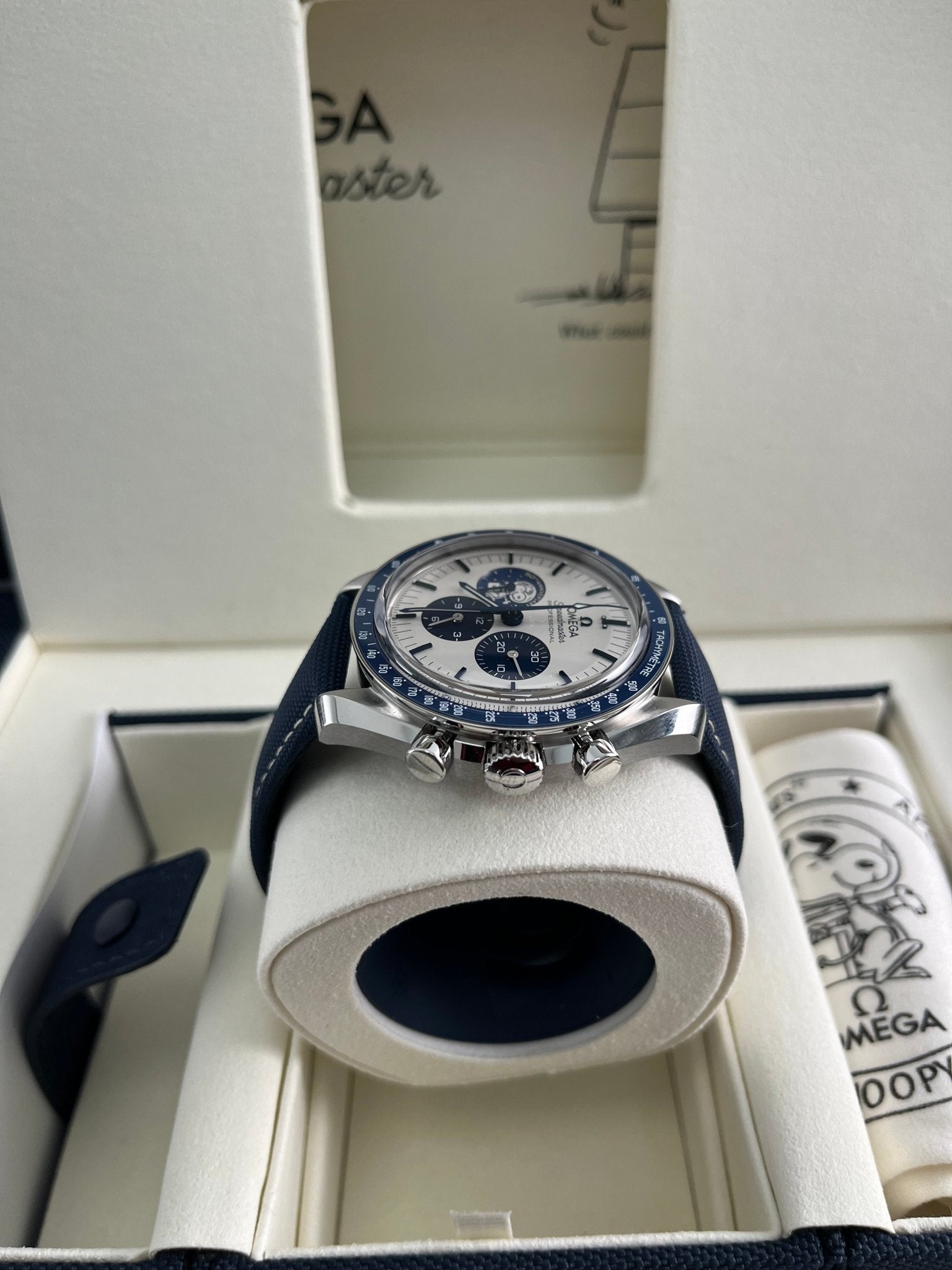 Omega Speedmaster 'Silver Snoopy Award' 310.32.42.50.02.001