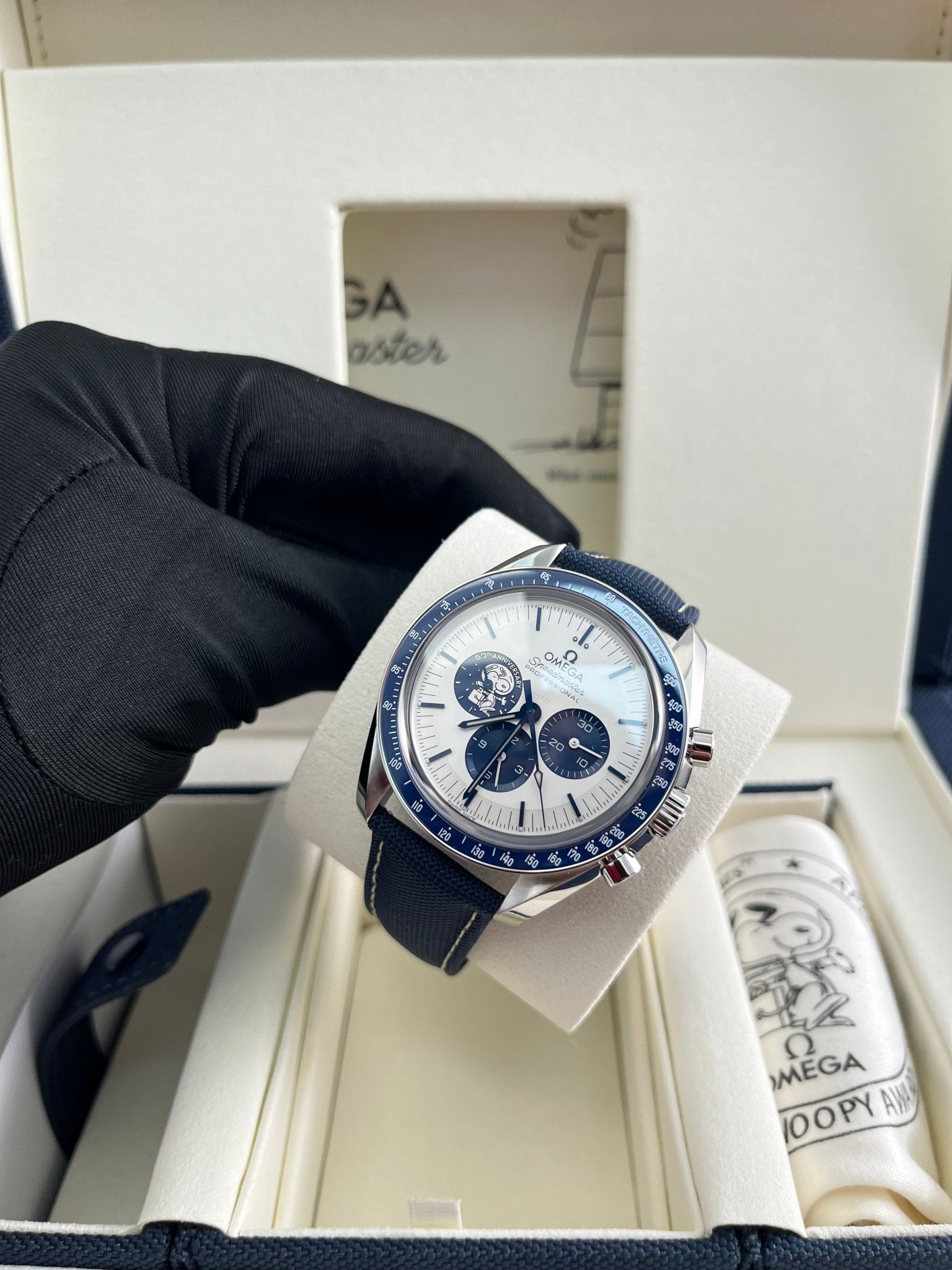 Omega Speedmaster 'Silver Snoopy Award' 310.32.42.50.02.001