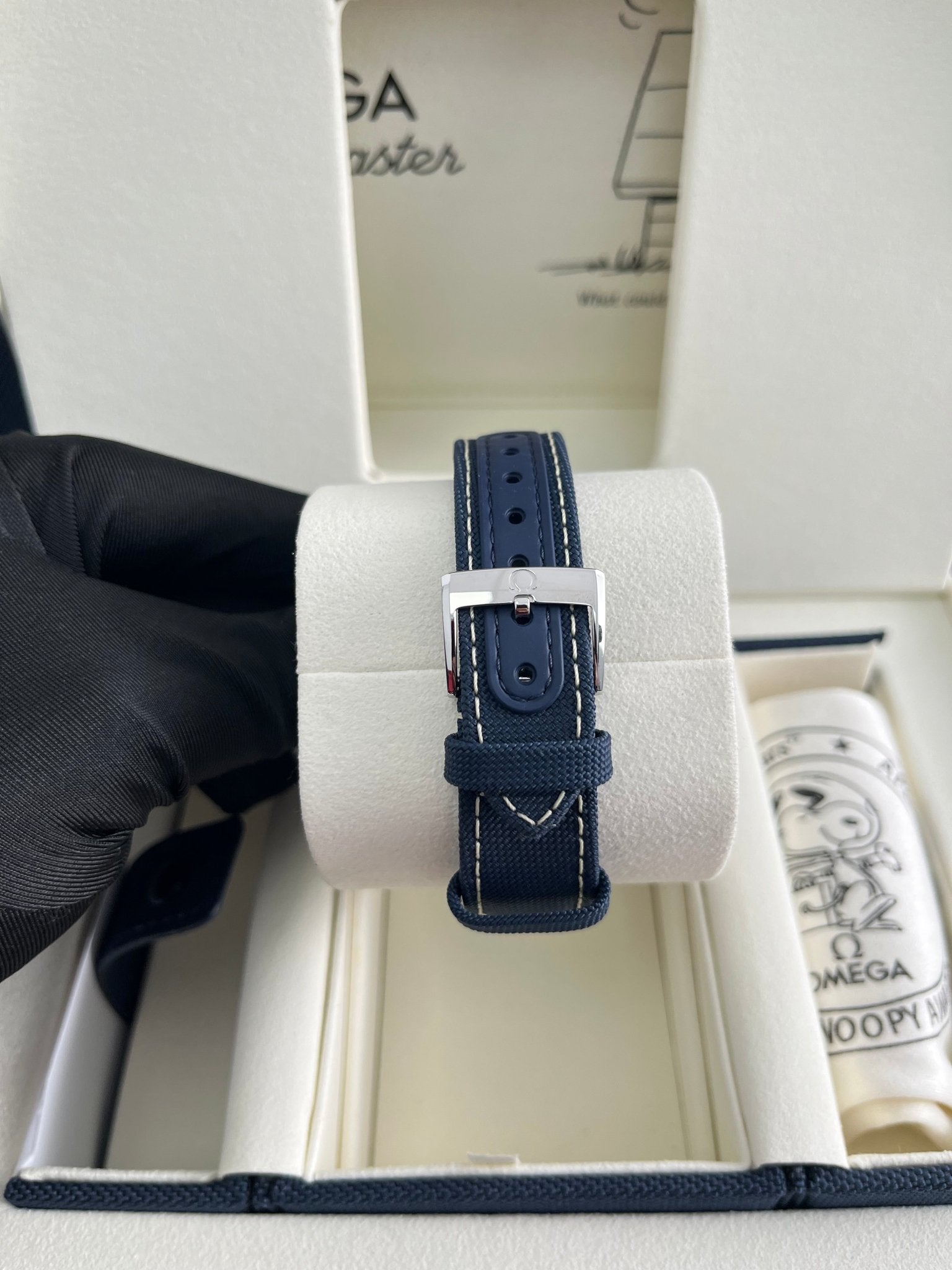 Omega Speedmaster 'Silver Snoopy Award' 310.32.42.50.02.001