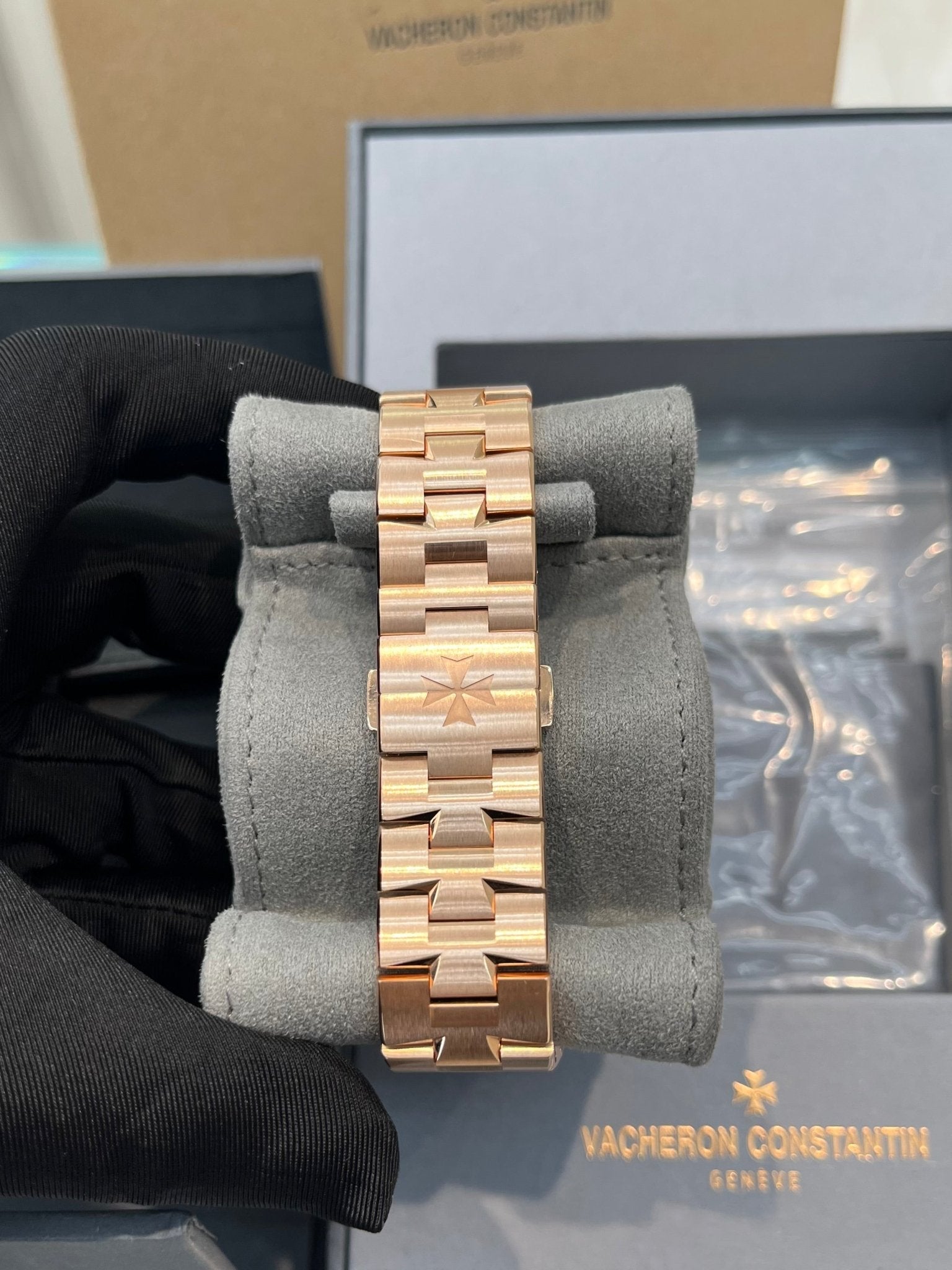 Vacheron Constantin Overseas Chronograph Rose Gold Green Dial 5520V/210R-B966