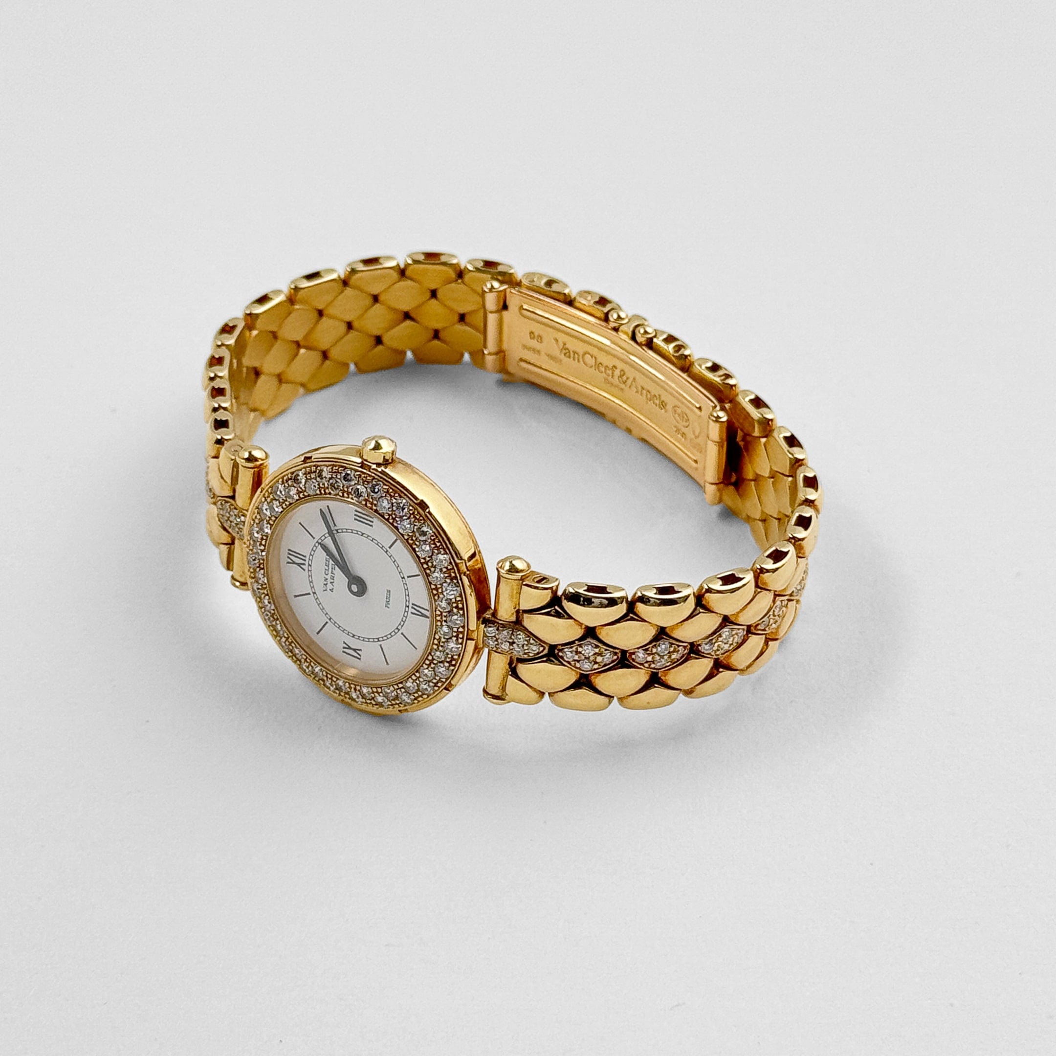 Van Cleef & Arpels Classique 13607B2 Yellow Gold White Dial Diamonds Quartz