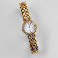 Van Cleef & Arpels Classique 13607B2 Yellow Gold White Dial Diamonds Quartz