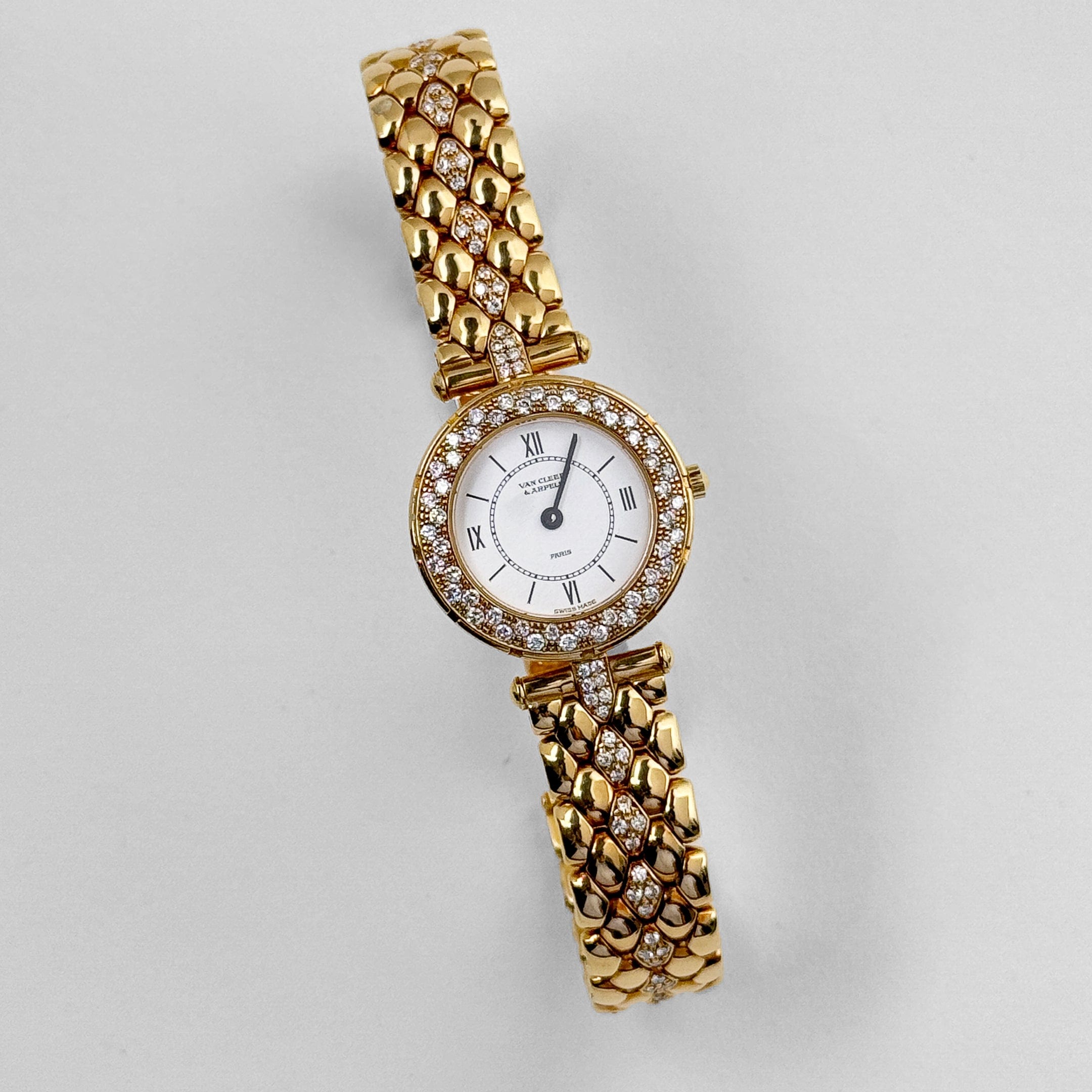 Van Cleef & Arpels Classique 13607B2 Yellow Gold White Dial Diamonds Quartz