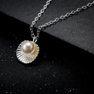 Seashell Pearl Necklace in 18K White Gold Plated