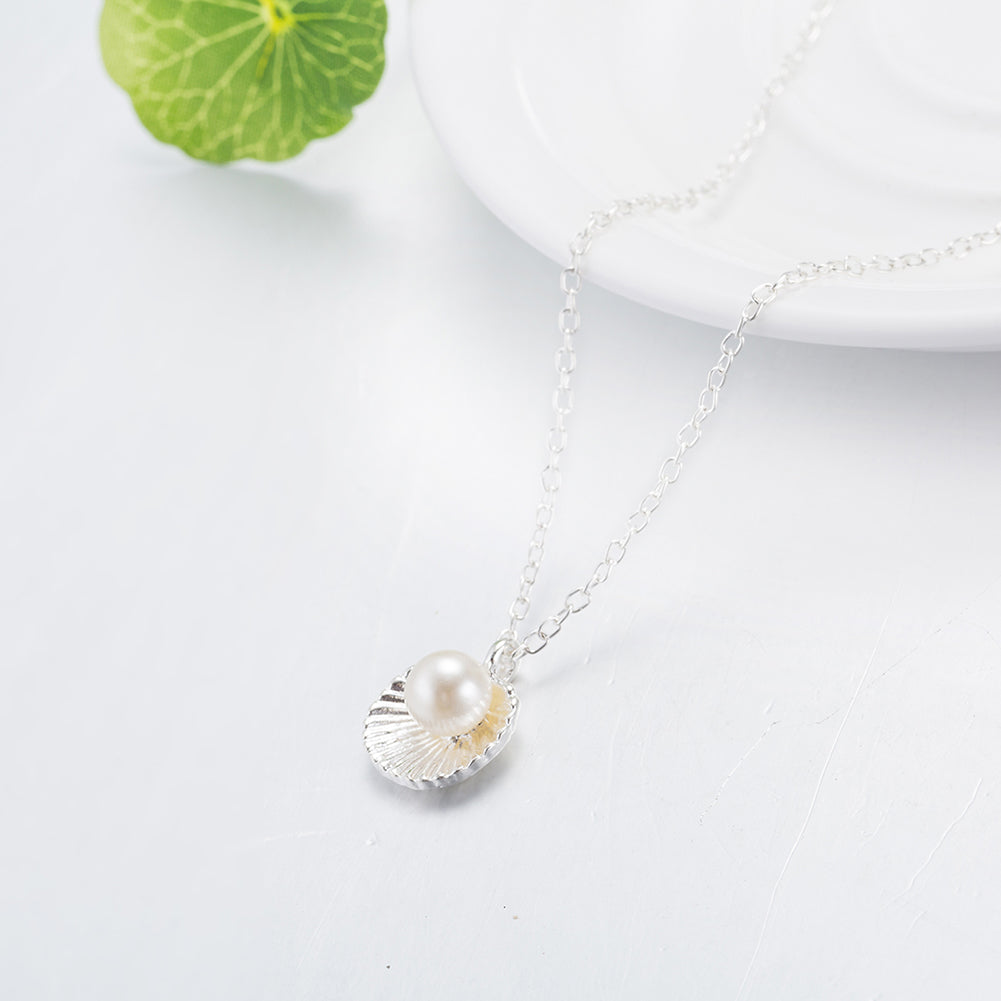 Seashell Pearl Necklace in 18K White Gold Plated